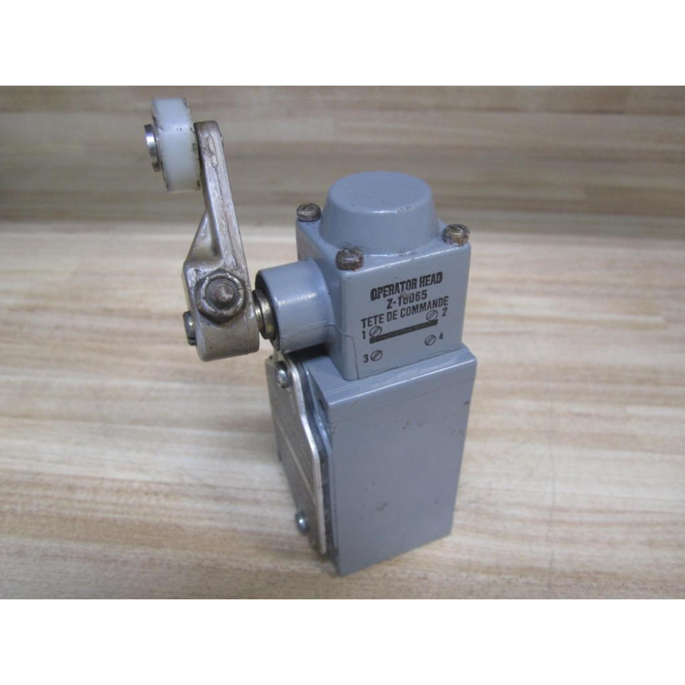 Allen Bradley 802T-A Limit Switch 802TA WRoller Head - New No Box