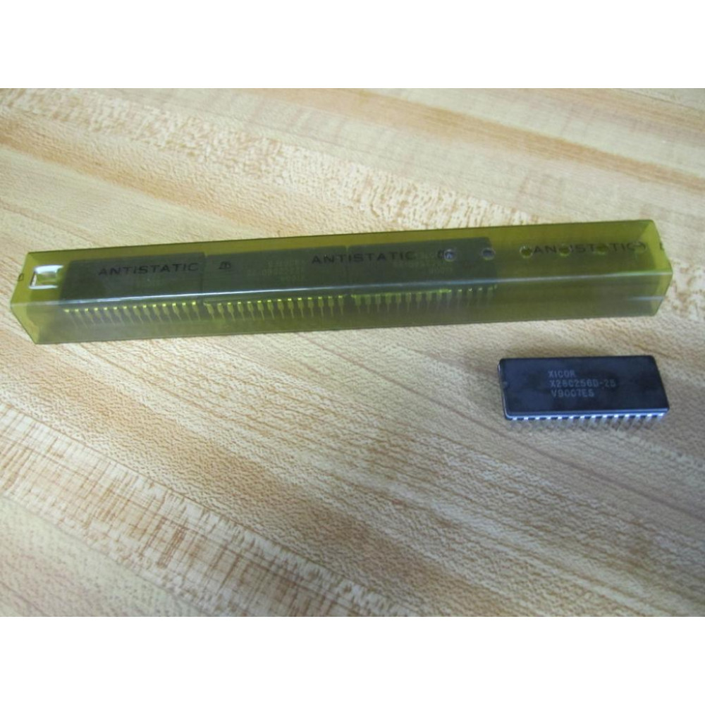 XICOR X28C256D-25 Integrated Chip  X28C256D25 (Pack of 4)