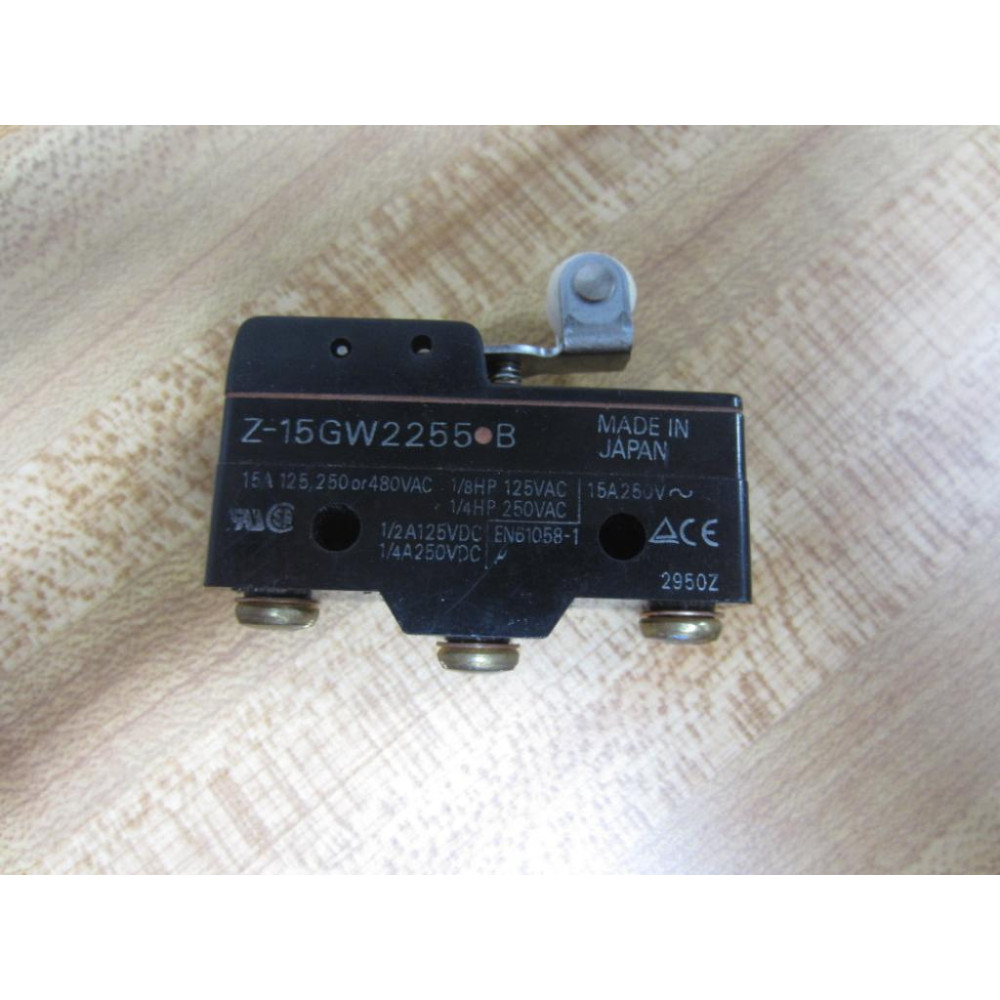 Omron Z-15GW2255-B Roller Switch Z15GW2255B - New No Box