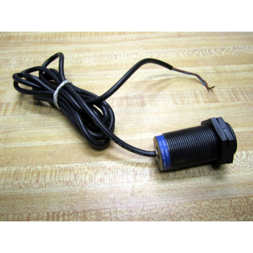 Telemecanique XS4-P30MA230 Inductive Proximity Sensor XS4P30MA230 - New No Box