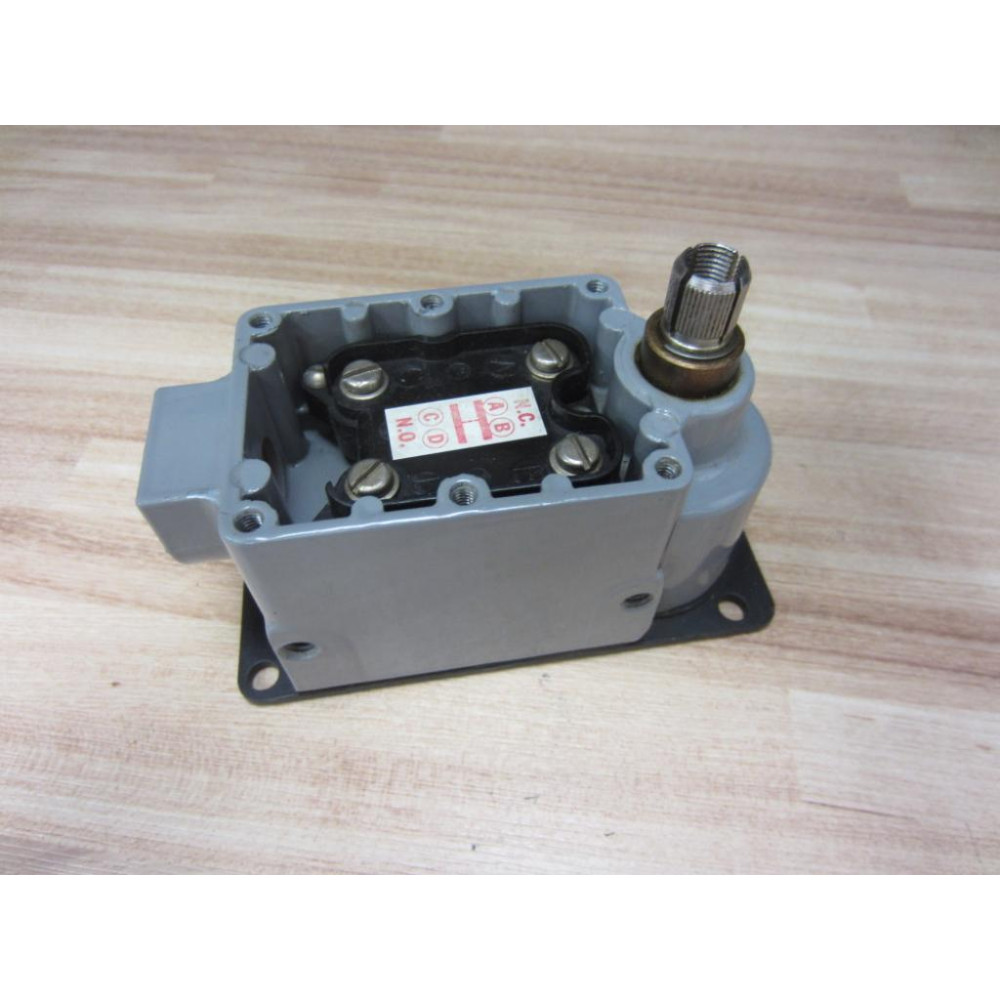 Namco EA700 76700 Limit Switch EA70076700 No Cover - New No Box