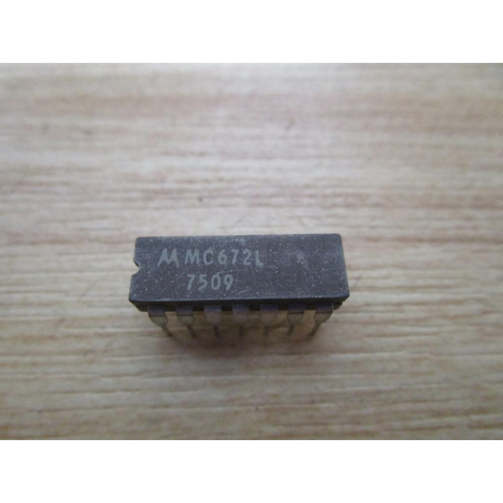 Motorola MC672L Semiconductor (Pack of 2) - New No Box