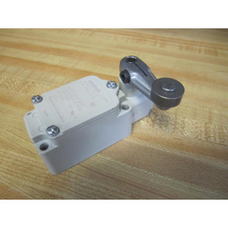Yamatake 1LS1-J Limit Switch WRoller Lever - New No Box