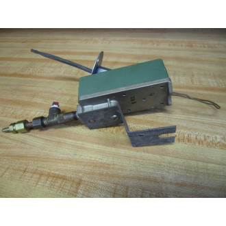 Johnson T-5210 Temp.Transmitter T5210 0-100° F 4 - Used
