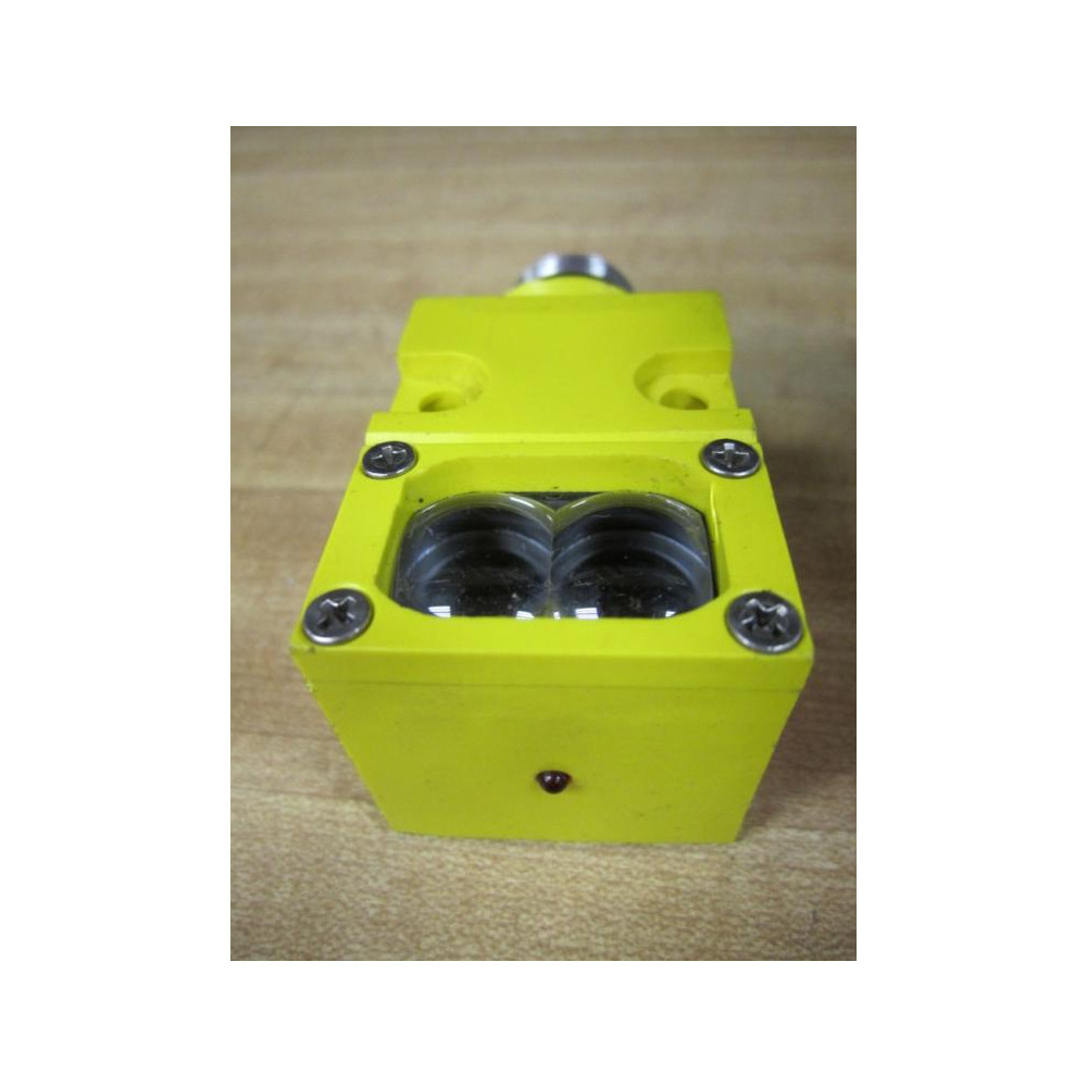 Banner SM2A912LVQD Photoelectric Sensor - Used
