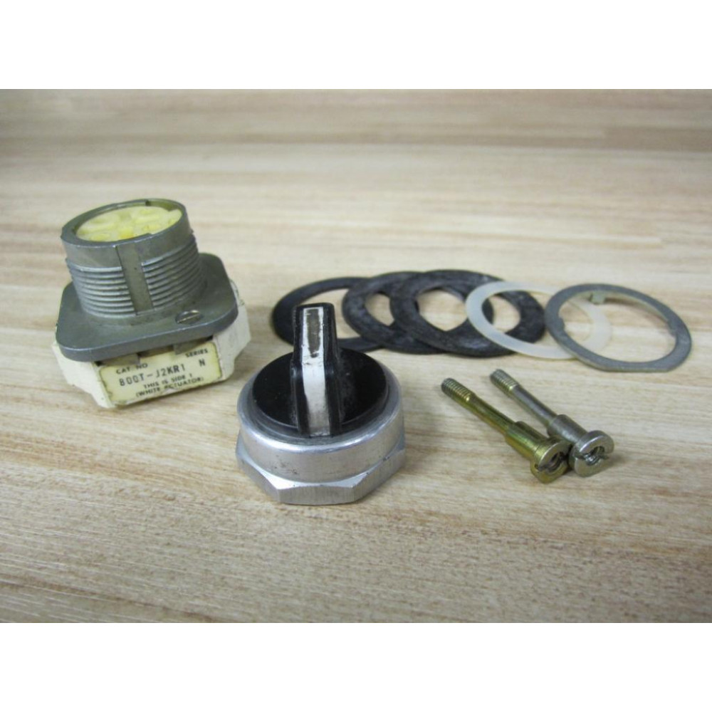 Allen Bradley 800T-J2KR1 Selector Switch  800TJ2KR1 - Used