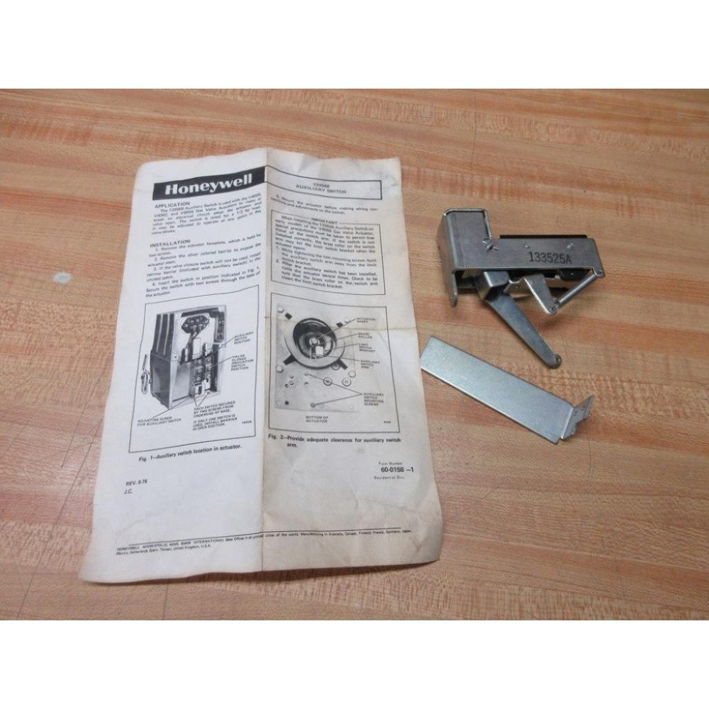 Honeywell 133525A Auxiliary Switch WBracket - New No Box