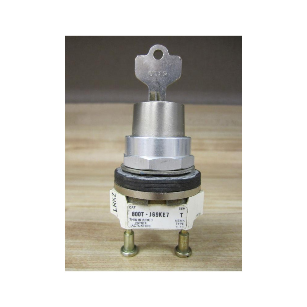 Allen Bradley 800T-J69KE7 Key Operated Selector Switch 800TJ69KE7 - Used