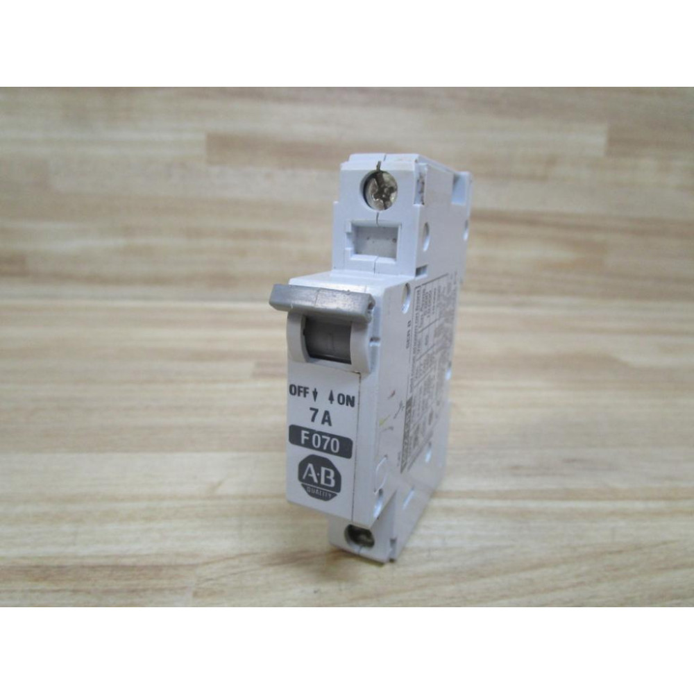 Allen Bradley 1492-CB1-F070 Circuit Breaker 1492CB1F070 7A (Pack of 2) - Used