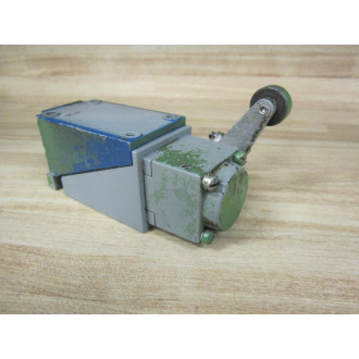 Allen Bradley 802T-DP Limit Switch 802TDP WHead & Roller Lever - Used