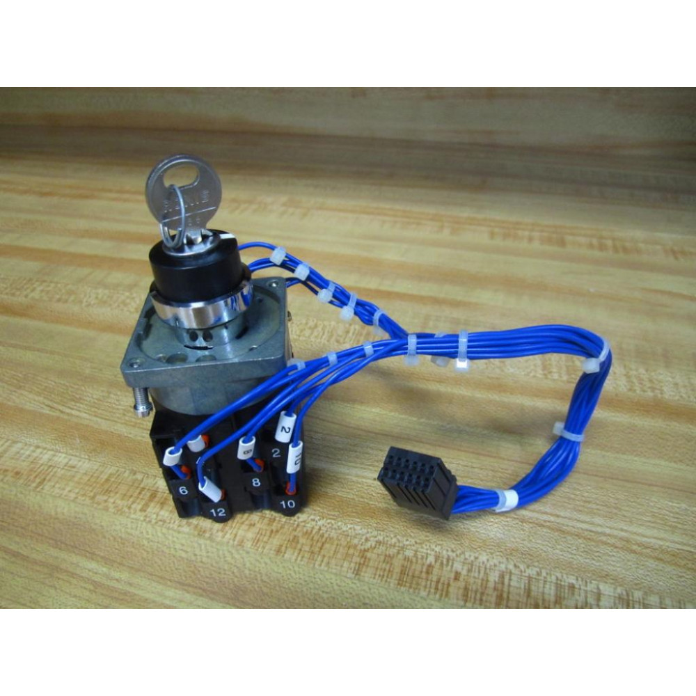 Telemecanique A05B-2450-K100 Selector Switch XBCD10612S11 - New No Box