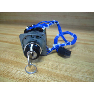 Telemecanique A05B-2450-K100 Selector Switch XBCD10612S11 - New No Box