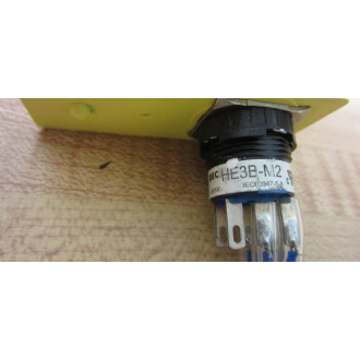 IDEC HE3B-M2 Switch HE3BM2 - Used