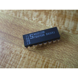Signetics N82S123N Integrated Circuit (Pack of 39)
