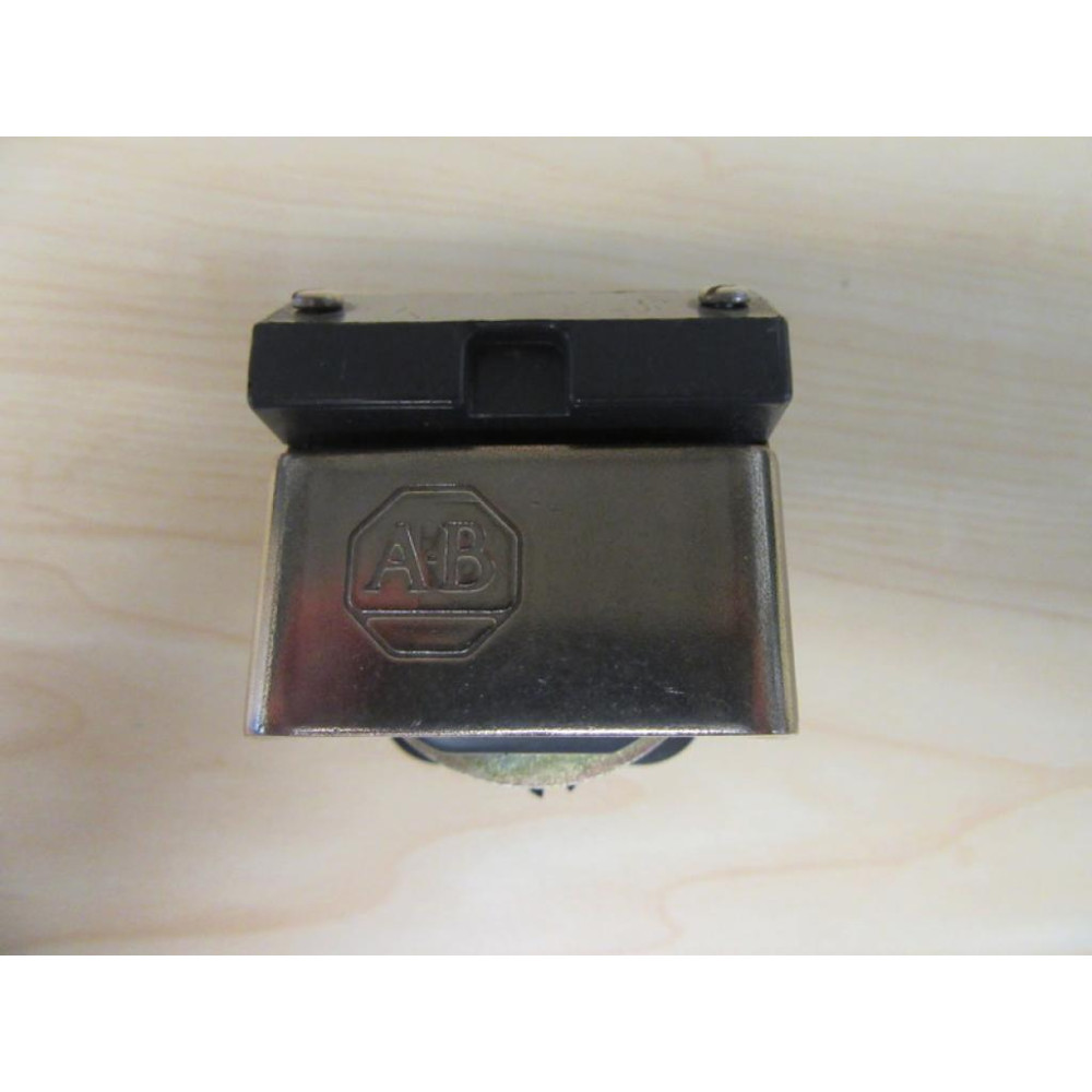 Allen Bradley 800H-WK4 Pushbutton  800HWK4 - Used