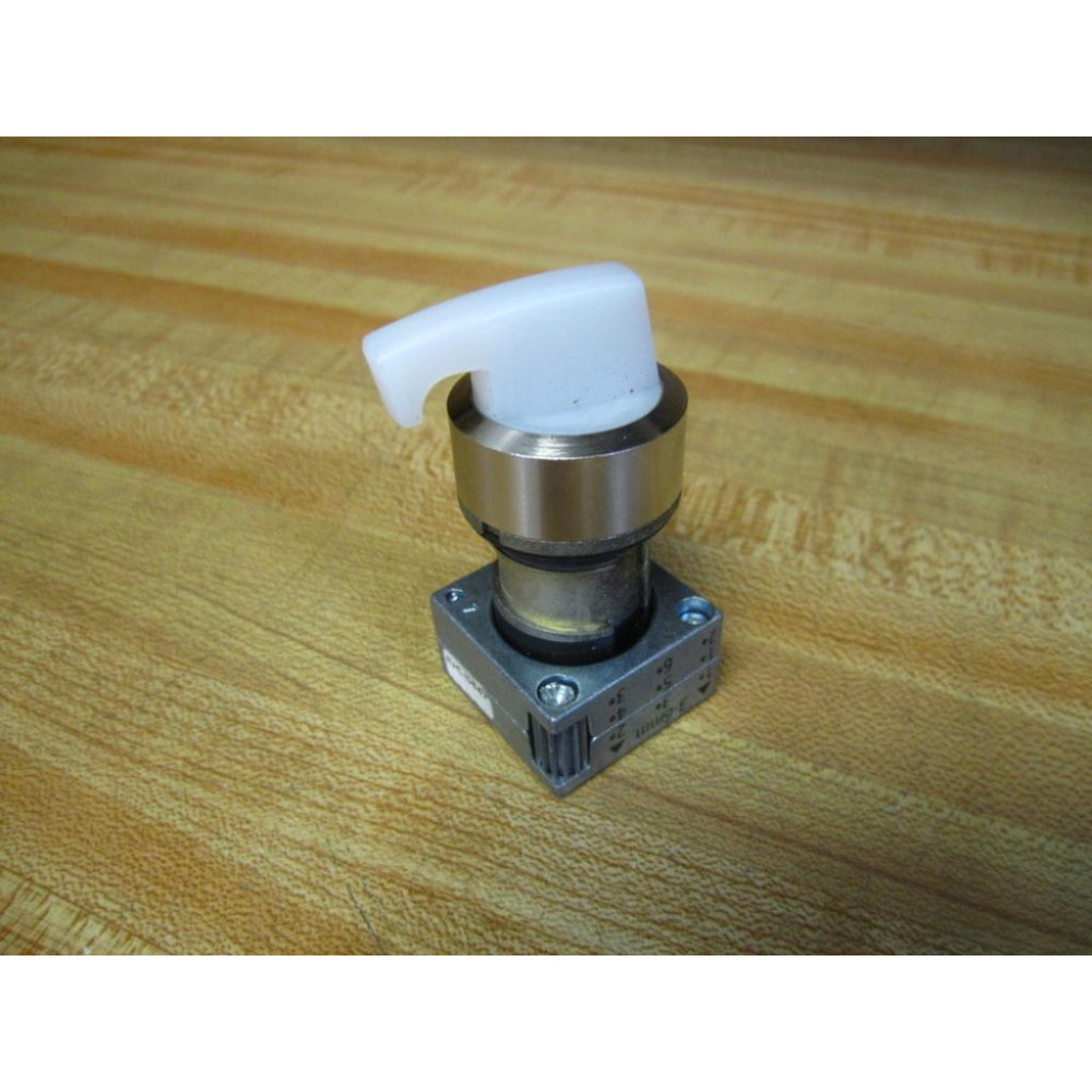 Siemens 3SB3500-3PA61 Selector Switch 3SB35003PA61 - New No Box