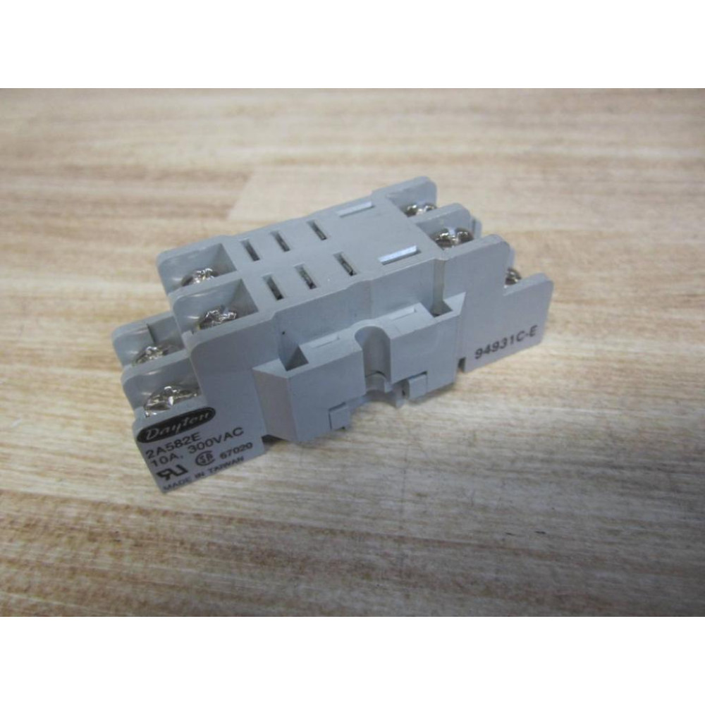 Dayton 2A582E Relay Socket - New No Box