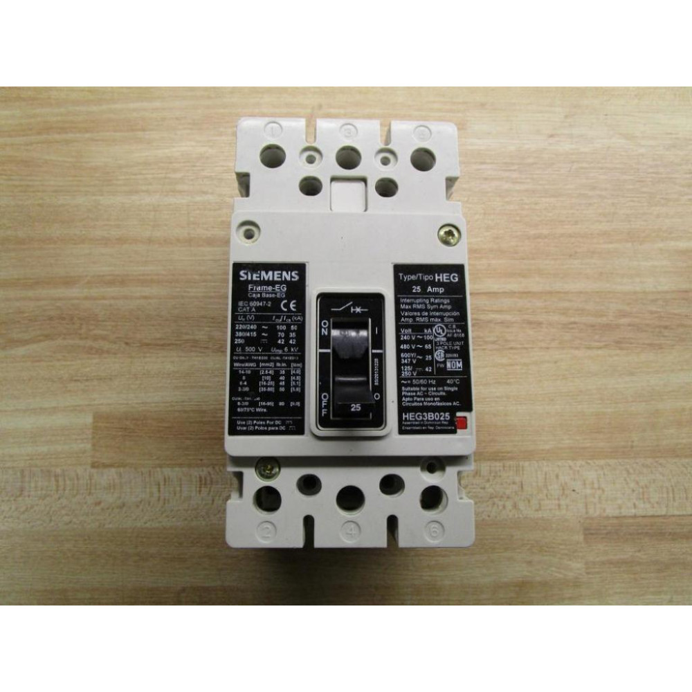 Siemens HEG3B025 Circuit Breaker HEG3B025L Missing Lugs - Used