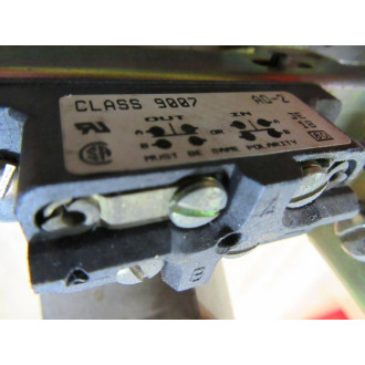 Square D 9422 TF-2 Disconnect Switch 9422TF2 WAux Switch - Used