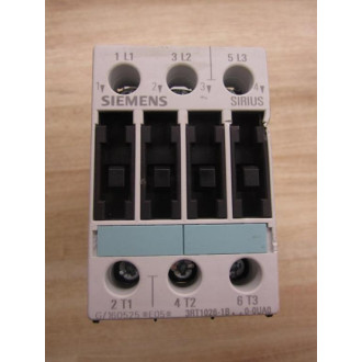 Siemens 3RT1026-1BB40-0UA0 Contactor Broken Mount - Used