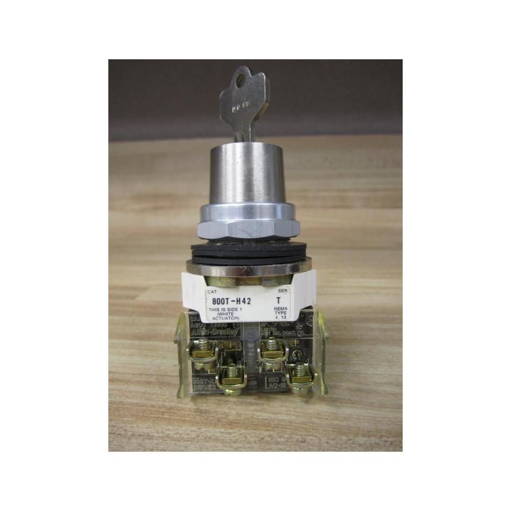 Allen Bradley 800T-H42 Selector Switch 800TH42 W800T-XA - New No Box