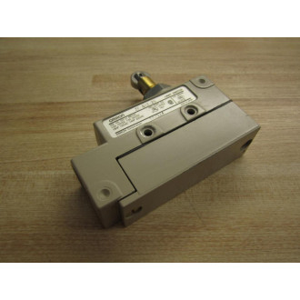 Omron ZE-Q22-2S Limit Switch WRoller - Used
