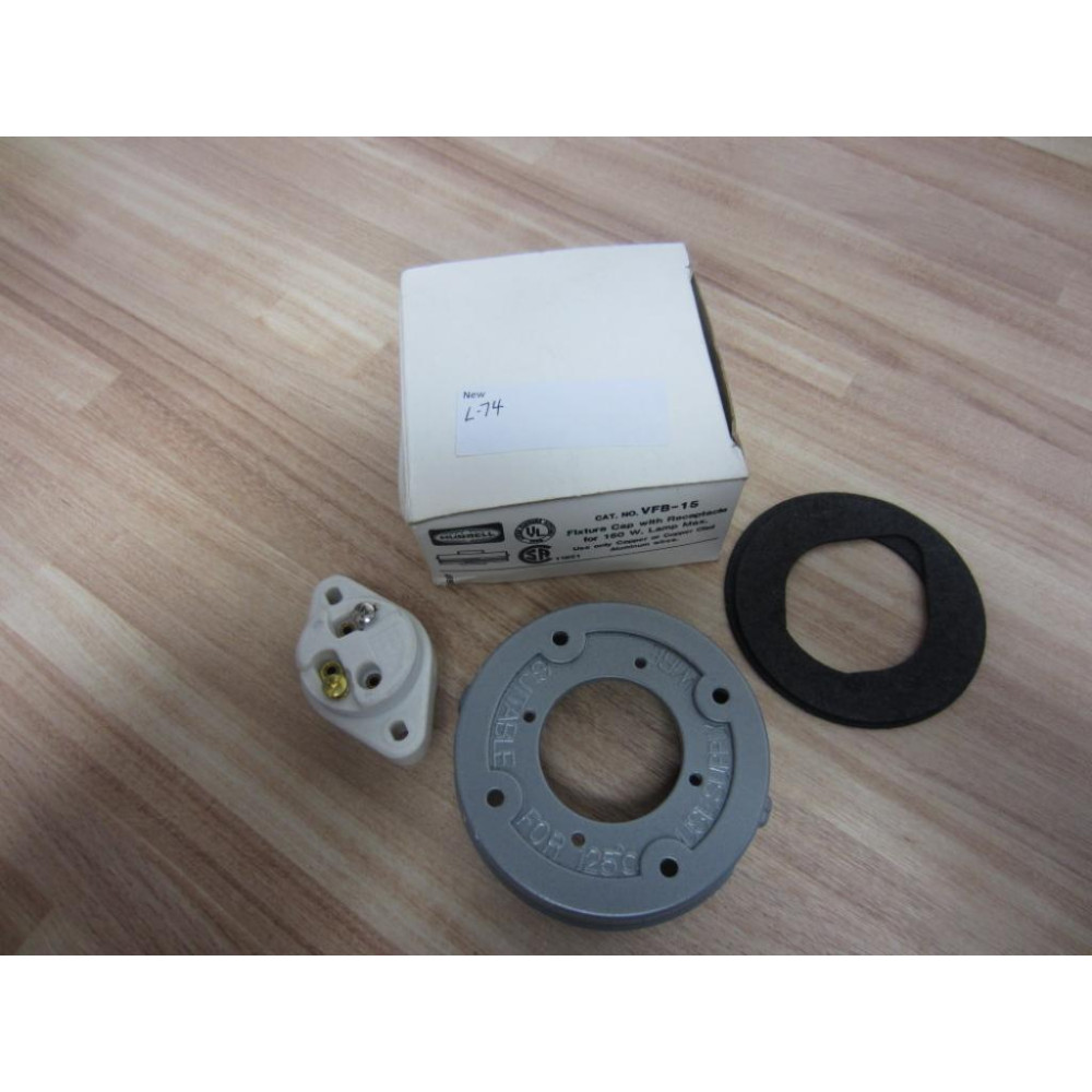 Hubbell VFB-15 Fixture Cap With Receptacle .