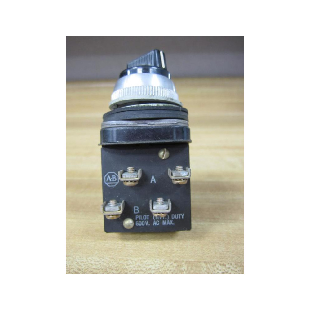 Allen Bradley 800T-J2 Selector Switch 800TJ2 With Contacts - Used