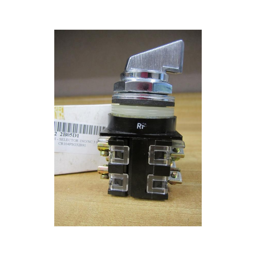 General Electric CR104PSG32B91 Selector Switch CR104P wSilver Metal Lever