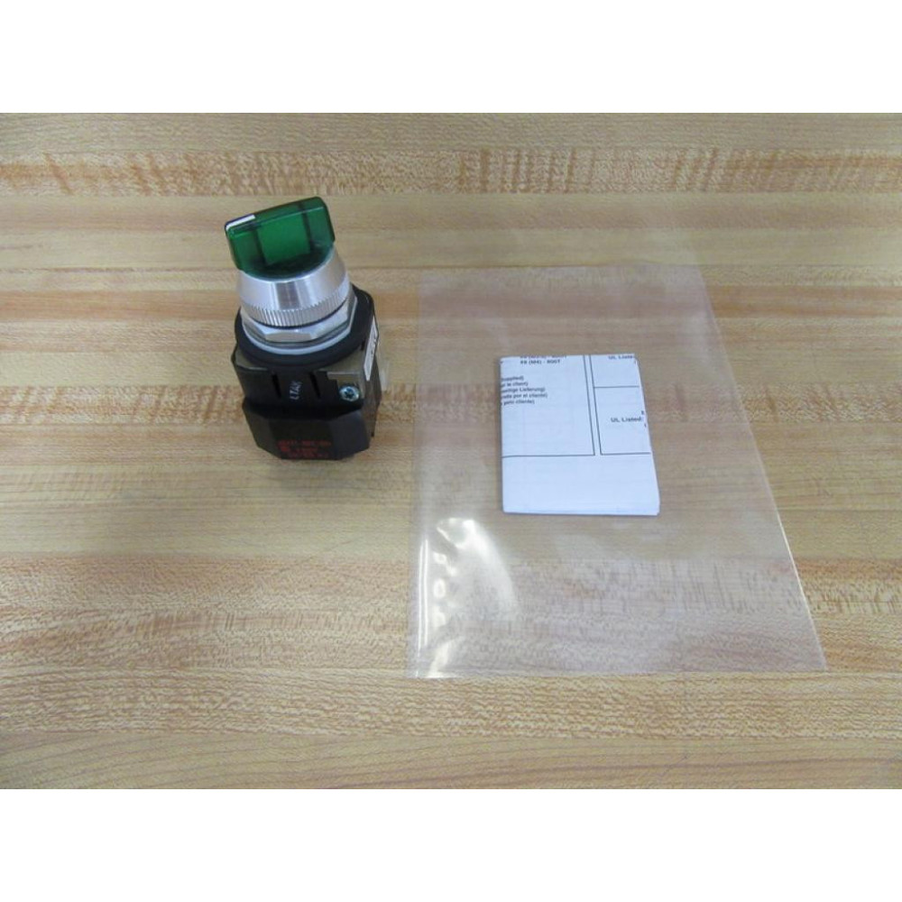 Allen Bradley 800T-16HR17KB6AX Selector Switch Green - New No Box