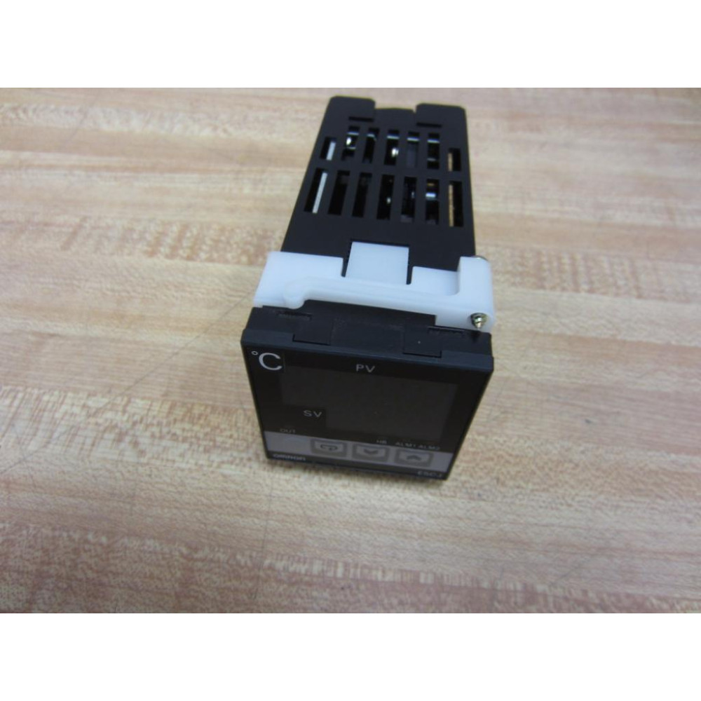 Omron E5CJ-Q2HB-F Temperature Controllers E5CJQ2HBF - New No Box