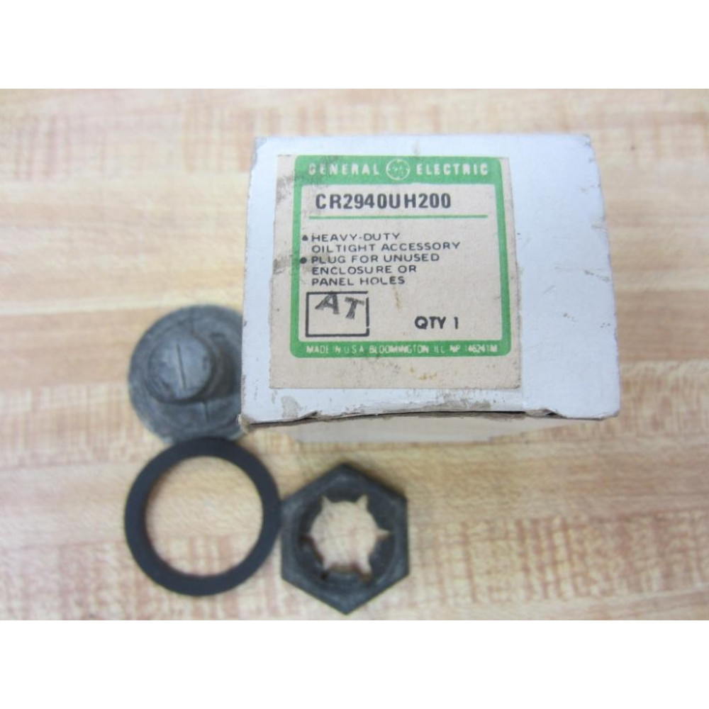 General Electric CR2940UH200 Plug Oiltight