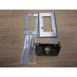 Johnson Controls TE-6001-4 Space Sensor Mounting Assembly TE60014