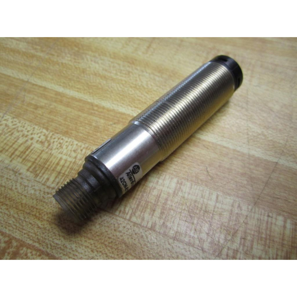 Allen Bradley 42CM-E1EZB-D4 Photoelectric Sensor 20m 42CME1EZBD4 Series A - Used
