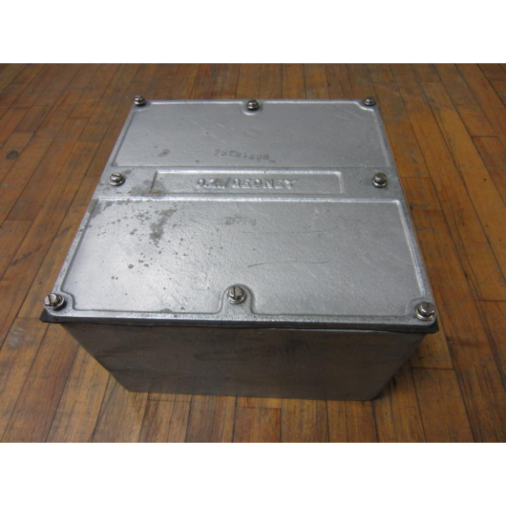 OZ Gedney YS121208 Cast Iron Junction Box - New No Box