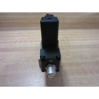 SMC VS4110 Solenoid Valve AC110-115V Port Size: 38" - New No Box