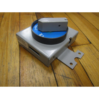 General Electric SE100J Circuit Breaker Enclosure