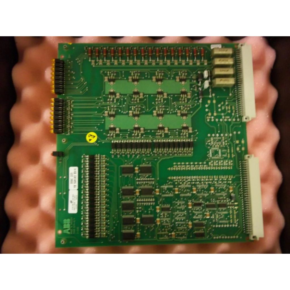 ABB YB 560 103 BD4 IO Board DSQC 223 Missing Front Panel Plastic - Used