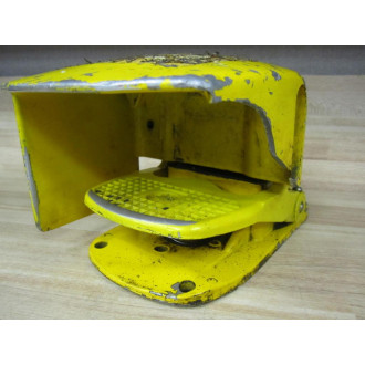 Square D 9002 AW7 Foot Switch 9002AW7 WGuard Cut Out - Used