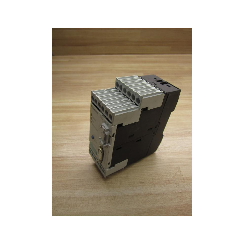 Siemens 3UF7000-1AU00-0 Motor Control Missing 1 Screw - Used