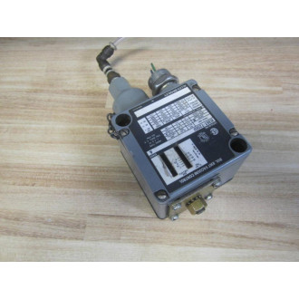 Allen Bradley 836T-T250J Pressure Switch 836TT250J WAttachment - Used