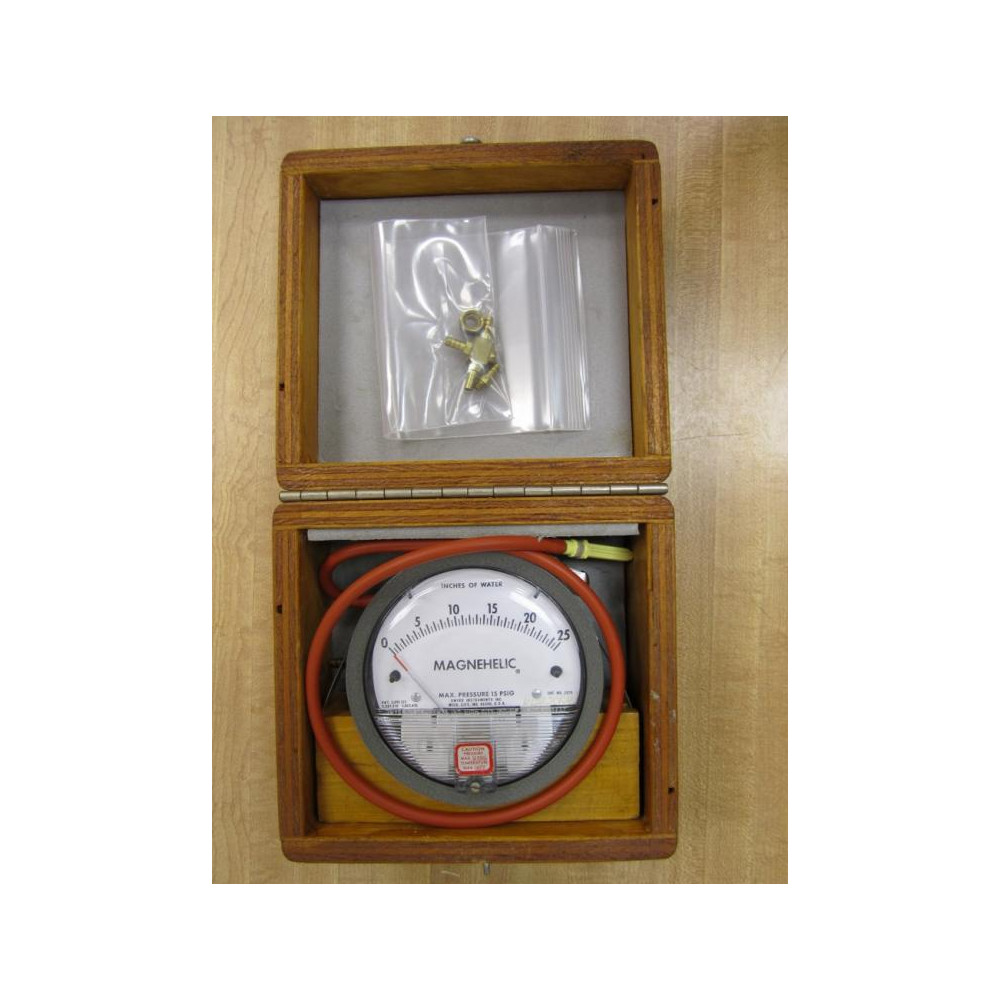 Dwyer 2025 Magnehelic Pressure Gauge Kit - Used