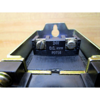 Allen Bradley 700DC-P400Z24 Relay 700DCP400Z24 Crk'd HousSer. A - Used