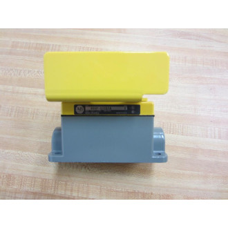 Allen Bradley 800P-S2CG2A Push Button 800PS2CG2A Series D