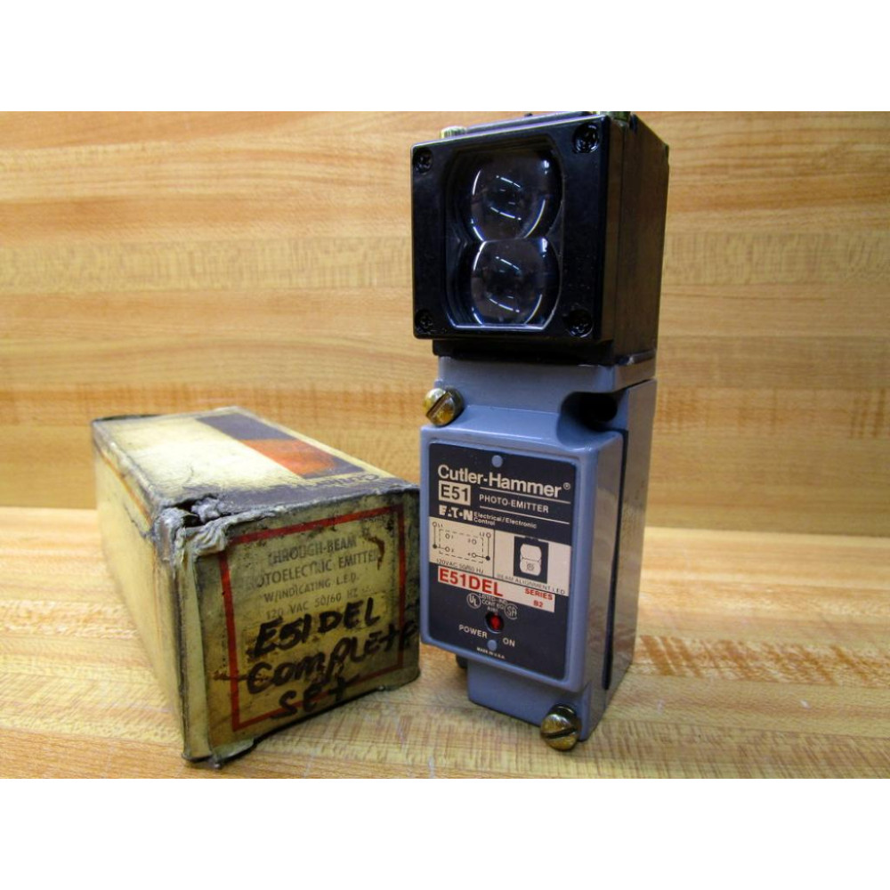 Cutler Hammer E51DEL Eaton Photoelectric Head WReceptacle E50RA