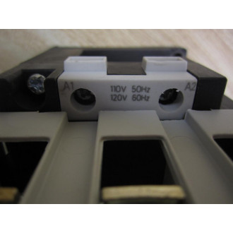 Siemens 3RT1045-1AK60 Contactor 3RT10451AK60 W 3RT1936-1CC00 - Used