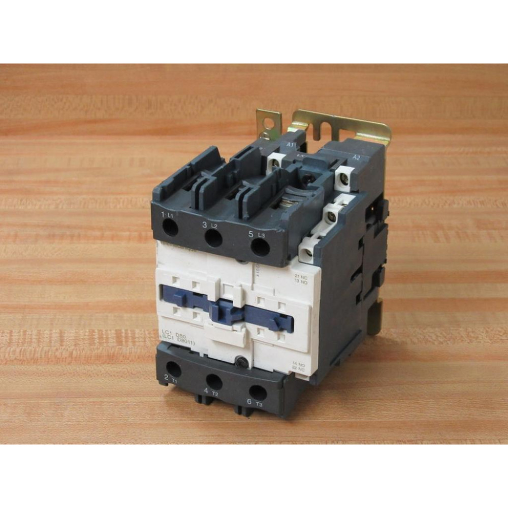 Telemecanique LC1 D8011-F7 Schneider Contactor WO Dust Cover - Used