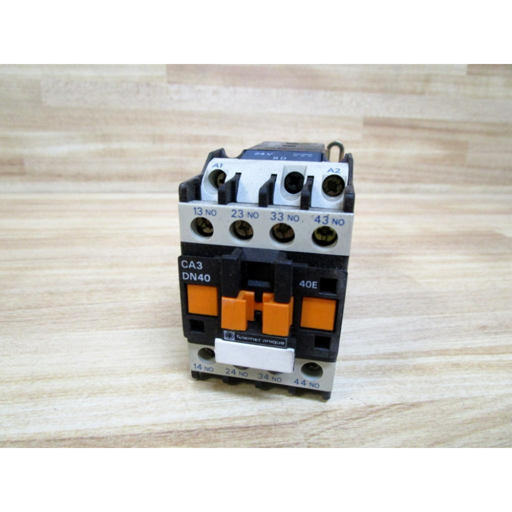 Telemecanique CA3-DN40BD Square D Control Relay Schneider - New No Box