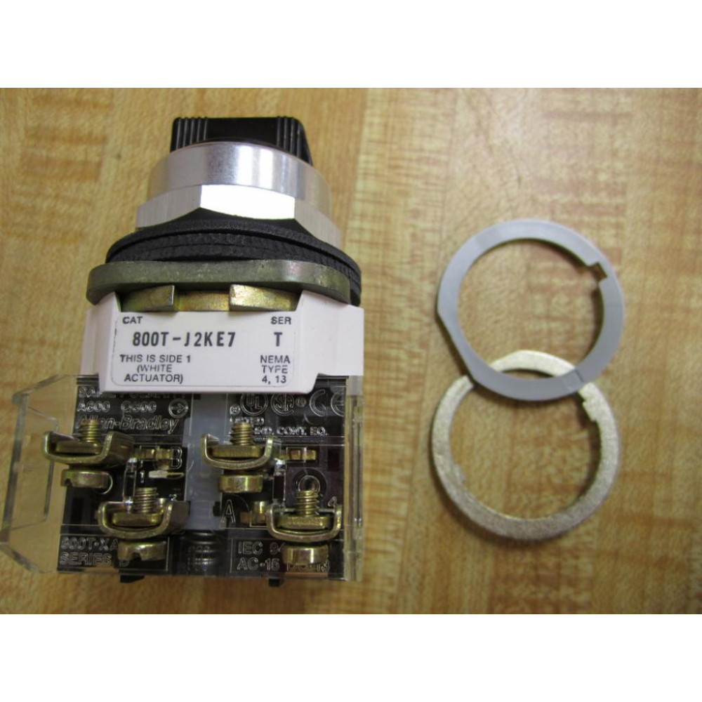 Allen Bradley 800T-J2KE7B Selector Switch 800TJ2KE7B SerT W800T-XA - New No Box