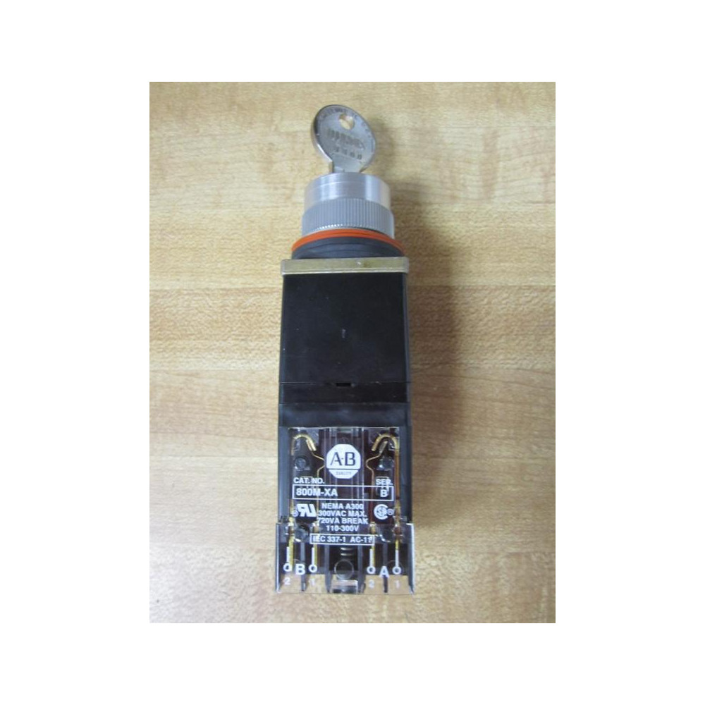 Allen Bradley 800MR-H32B Selector Switch 800MRH32B w Key - New No Box